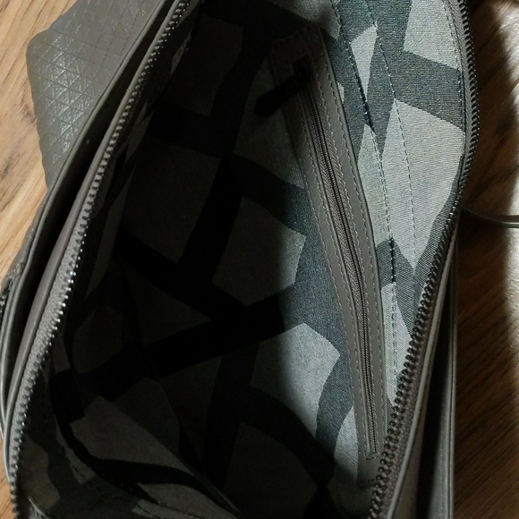 Grey Leather Laptop Bag with Removable straps - Picture 5 of 5